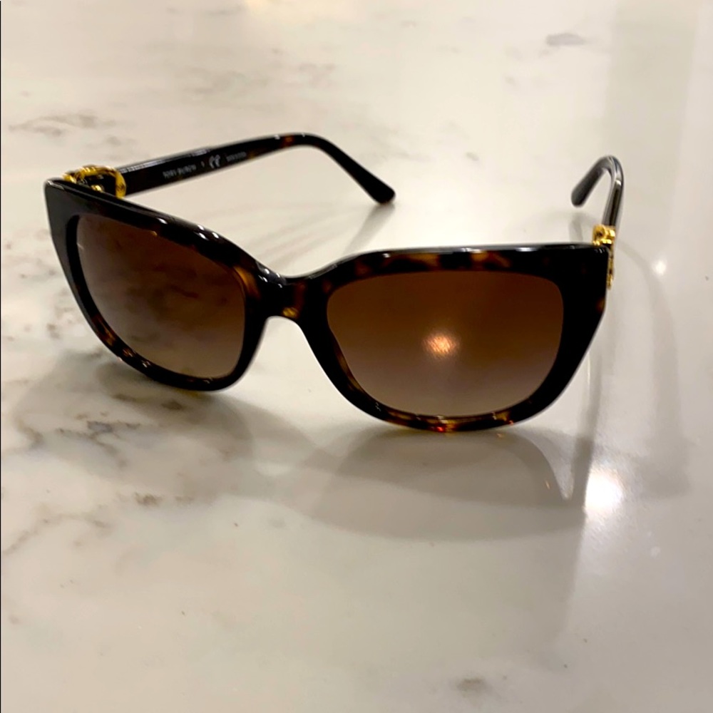 Tory Burch Tortoise Brown Rectangular Sunglasses